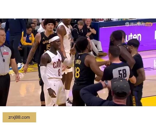 施罗德飞踹克莱尔引发争议 被判一级恶意犯规遭裁判严厉处罚